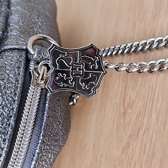 Harry Potter Hufflepuff Crossbody Purse Danielle Nicole - Picture 6 of 13